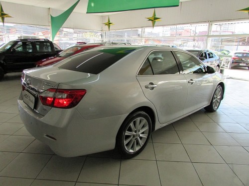 TOYOTA Camry 3.5 XLE V6 24V GASOLINA 4P AUTOMÁTICO 2013/2013