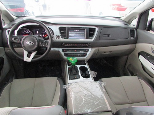 KIA CARNIVAL EX 3.3 COM TETO SOLAR 2018/2019