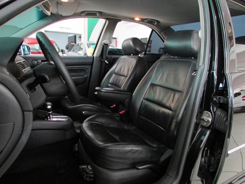 VOLKSWAGEN Bora 2.0 MI 8V GASOLINA 4P AUTOMÁTICO 2006/2007