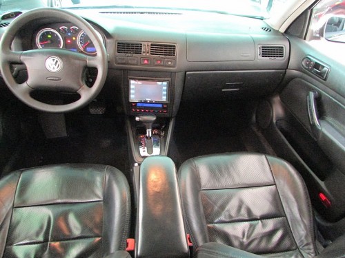 VOLKSWAGEN Bora 2.0 MI 8V GASOLINA 4P AUTOMÁTICO 2006/2007